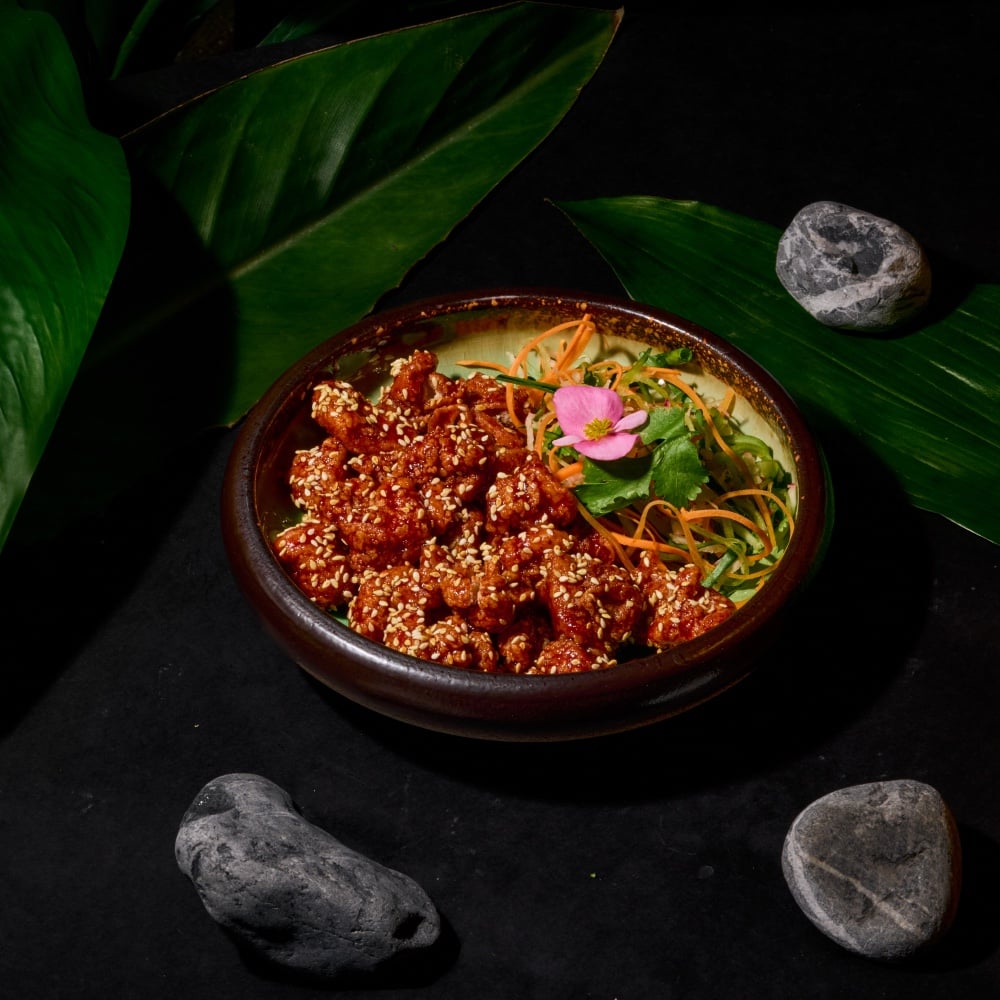 ქათამი კარააგე ბოსტნეულის მიქსით / Karaage chicken with a mix of vegetables and sesame