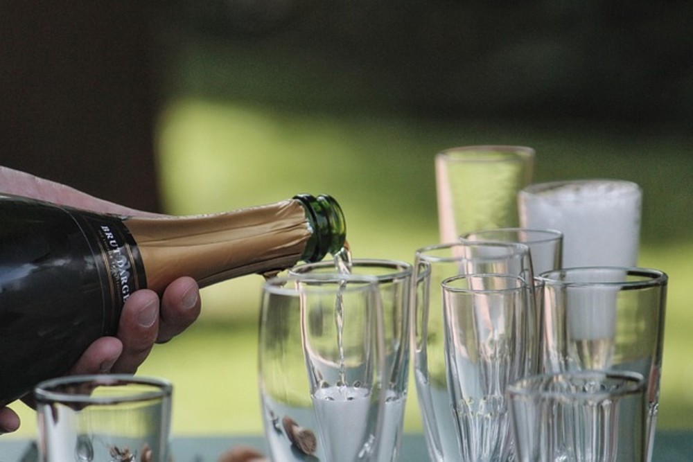 Sparkling wine (BOTTLE) / ცქრიალა ღვინო