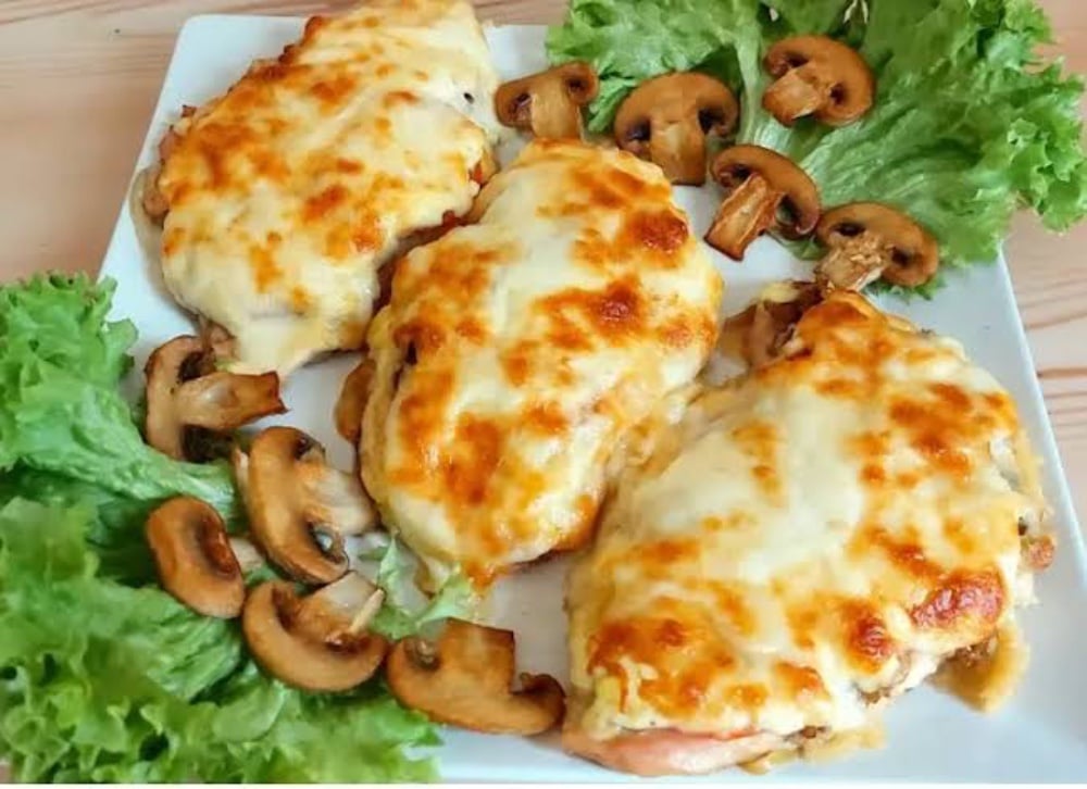 Курочка запеченная под сырной шапочкой НГ/ Chiken baked under a cheese cap NY