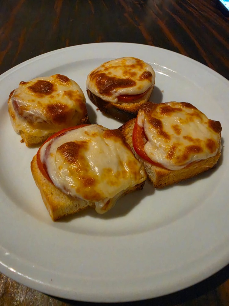 Гoрячие бутерброды 4 шт / Hot sandwiches 4 pis