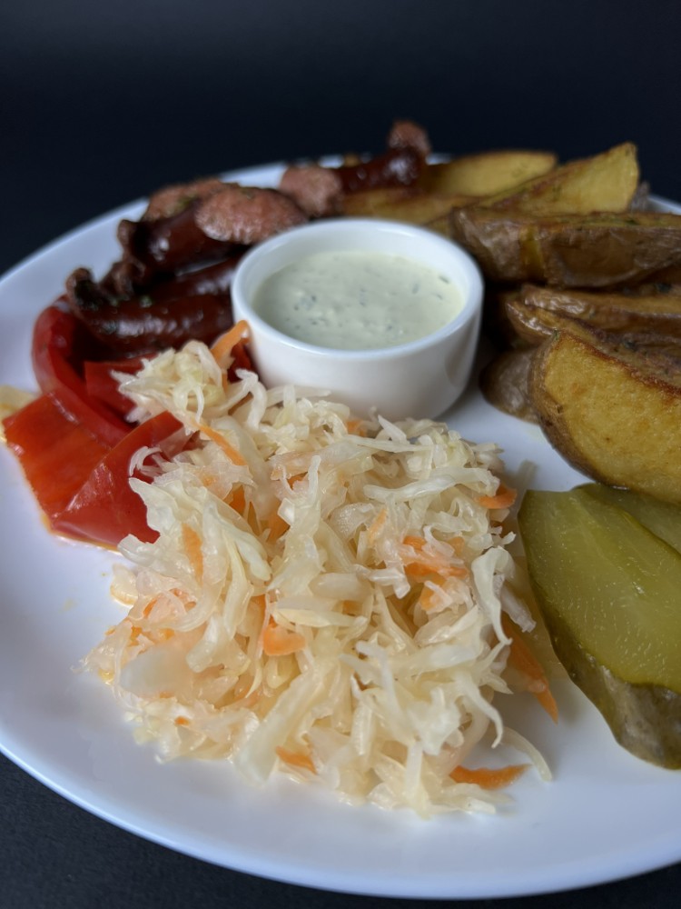 Картопля з мисливськими ковбасками