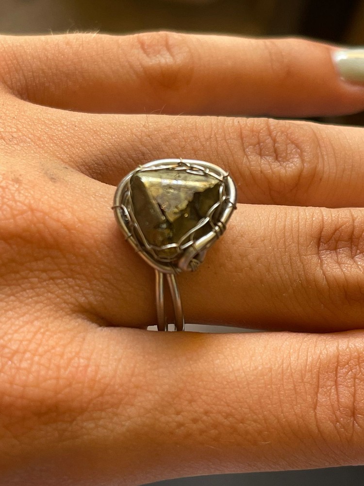 Anillo Apache Gold (piedra dorada brillosa)