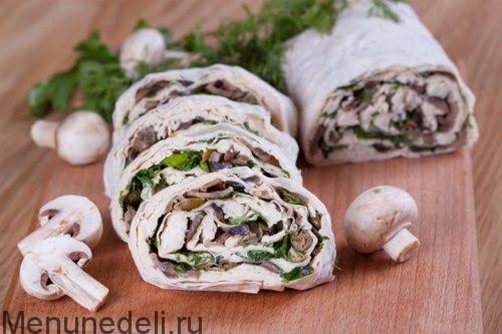 Лаваш з куркою, грибами, моцарелою та соусом «Теріякі» шт