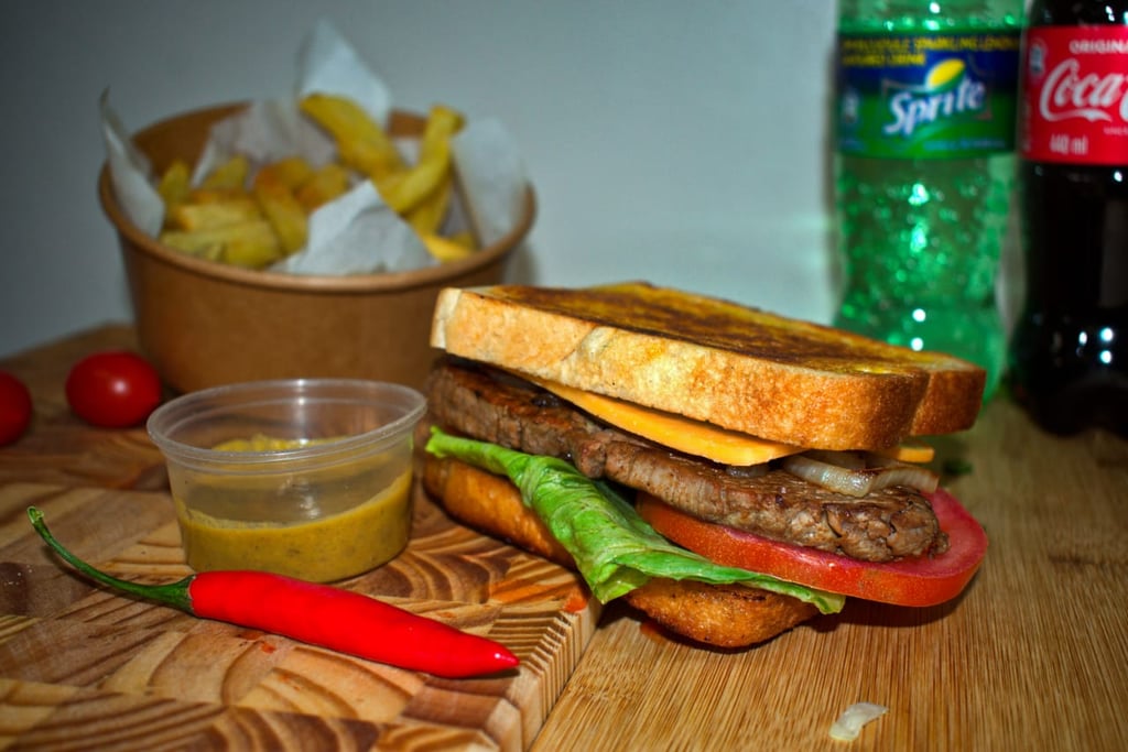 STEAK CHEESE BURGER