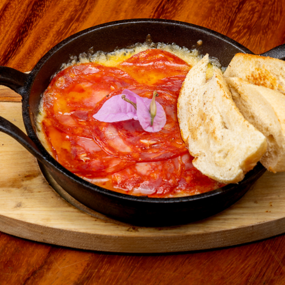 Cazuela de Queso y Chorizo Español