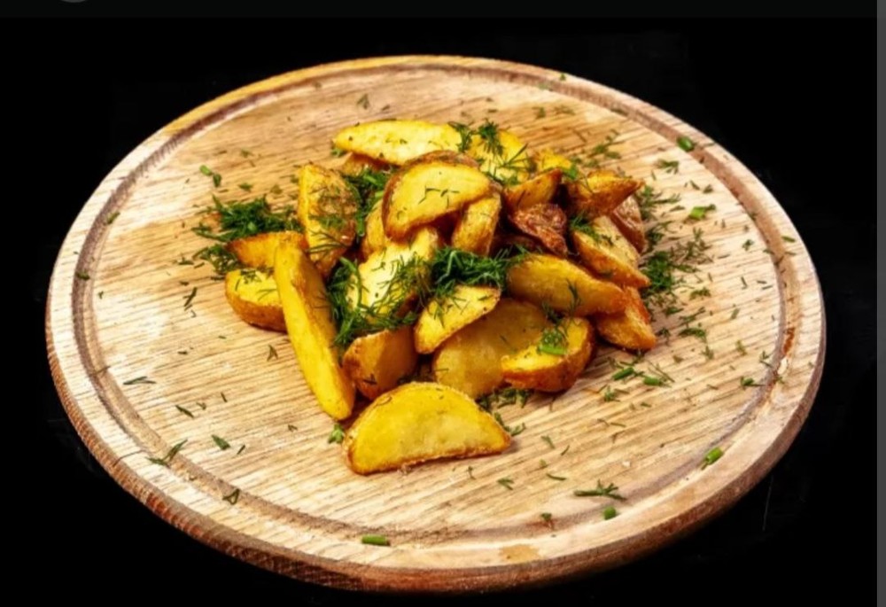 Картопля селянська з часниковим соусом