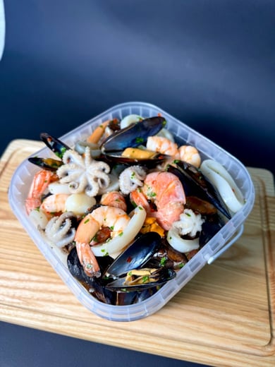 Мікс морепродуктів (800 г + соуси за вибором)