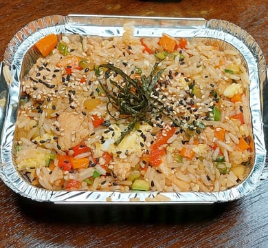 YAKIMESHI DE SALMÓN