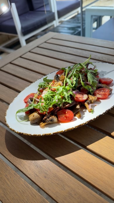Salată caldă cu carne de vită pulled, gătită în smoker (Теплий салат з рваною яловичною зі смокера), 350г